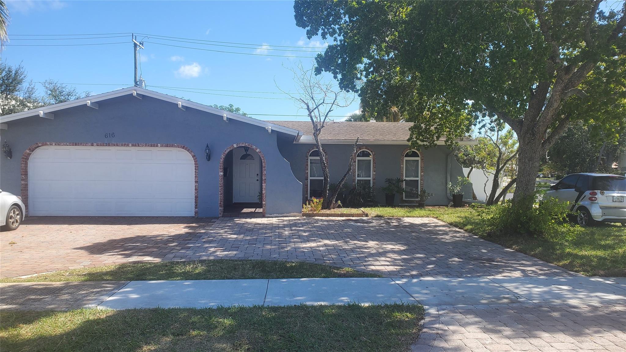 GREAT RENTAL OPPORTUNITY! AMAZING, HIGHLY DESIRABLE NEIGHBORHOOD. BIKE OR TAKE A SHORT DRIVE TO THE BEACH. WALK TO SHOPPING, BANKS, RESTAURANTS, ETC. SOUTH FLORIDA LIFESTYLE AT ITS BEST. THIS COZY 3/2 FEATURES AN EXPANSIVE FLOORPLAN WITH FAMILY ROOM, DEN/OFFICE, FORMAL DINING ROOM, GOOD SIZED BEDROOMS, NICE KITCHEN WITH TOP-OF-THE-LINE REFRIGERATOR, STAINLESS STEEL APPLIANCES, TILE AND LAMINATE FLOORING, HIGH IMPACT WINDOWS AND DOORS, 7 CEILING FANS, LARGE SCREENED-IN PATIO AND BACKYARD, EXTRA LARGE DRIVEWAY SITTING ON A CORNER LOT. A REAL FIND IN THIS AREA! DON'T MISS IT. OWNER WILL PAINT WHERE NEEDED INSIDE AND PROFESSIONALLY CLEAN BEFORE OCCUPANCY.