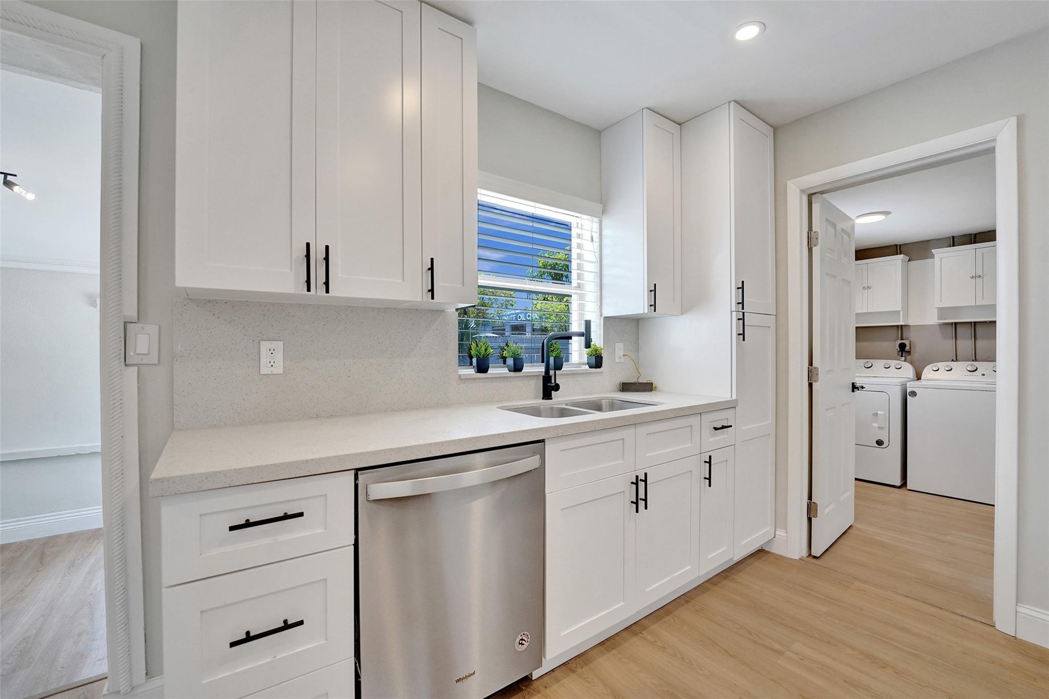 421 NW 39th Avenue, Plantation, FL, 33311/$444,750 4 421 NW 39th Avenue