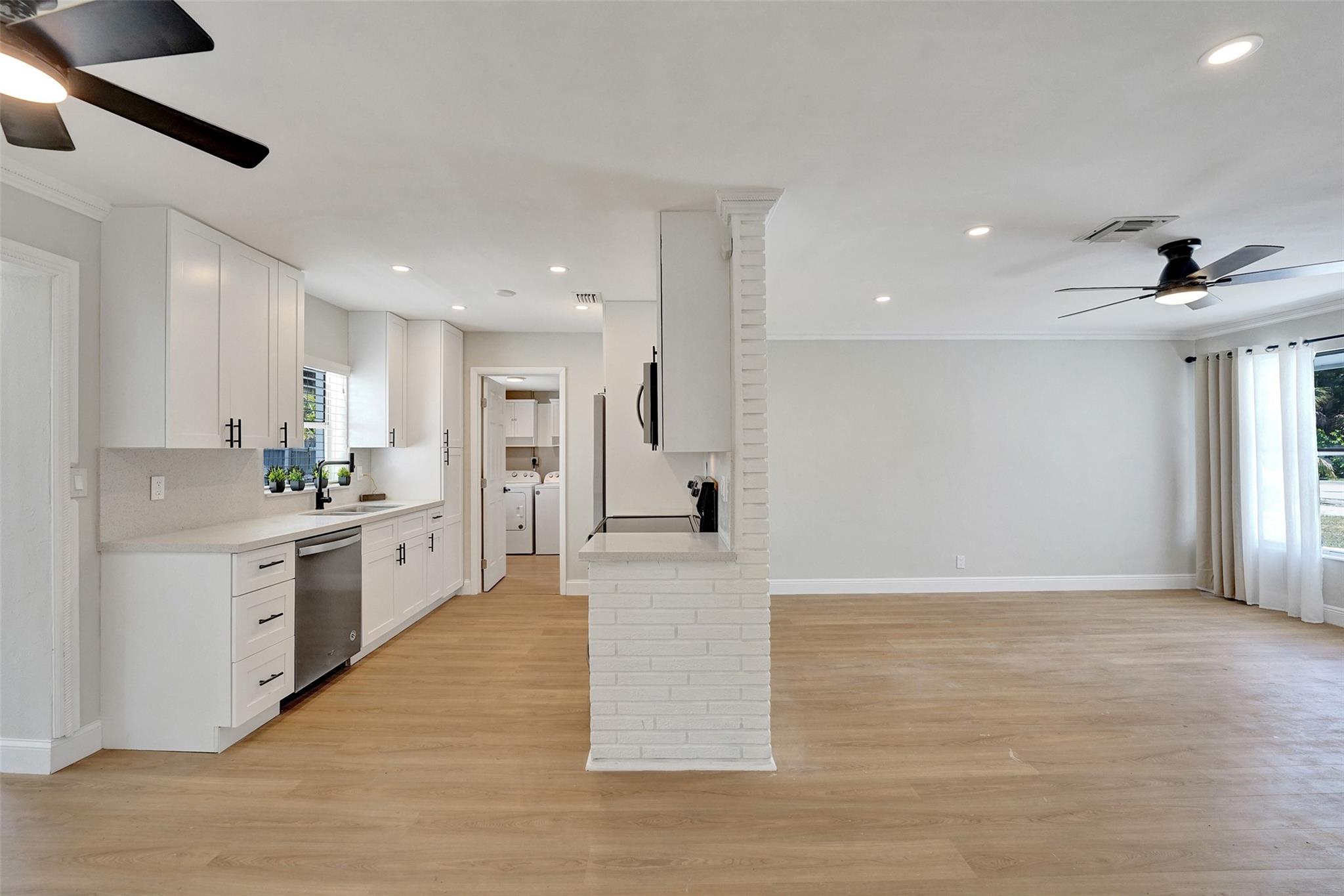 421 NW 39th Avenue, Plantation, FL, 33311/$444,750 2 421 NW 39th Avenue