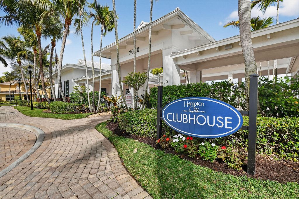 Photo of 5146 Hamilton Court, Palm Beach Gardens, FL 33418 (MLS # B26002041)