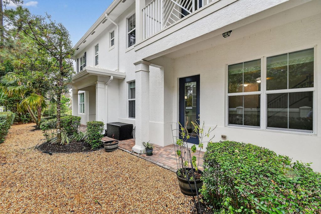 Photo of 5146 Hamilton Court, Palm Beach Gardens, FL 33418 (MLS # B26002041)