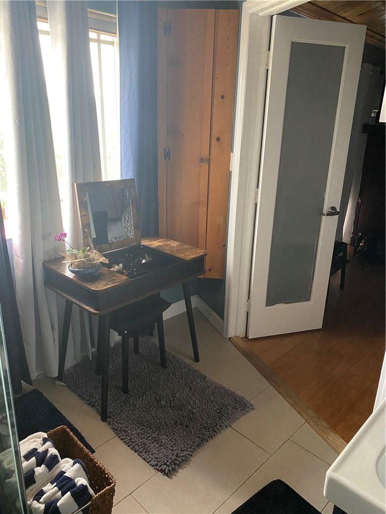 CORAL BROOK 37-18 B - Residential