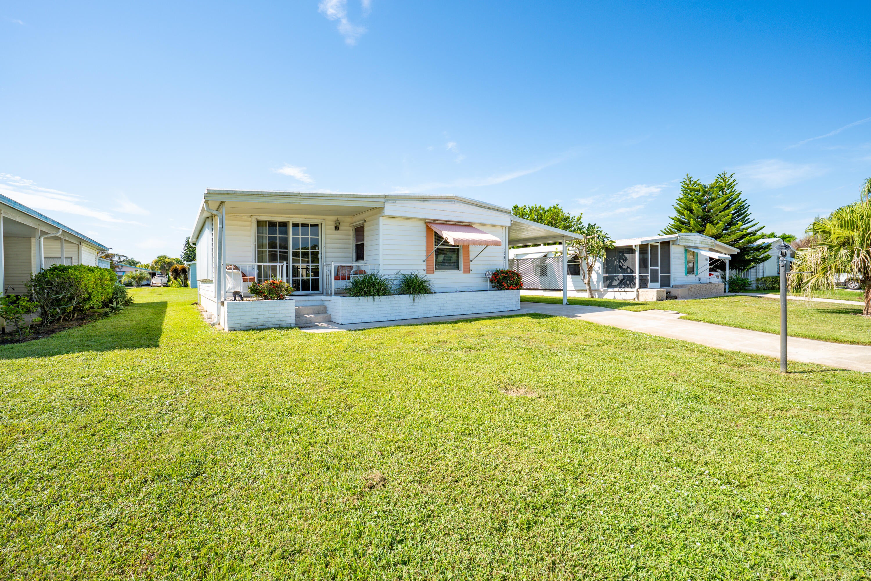 6948 SE DELEGATE Street, Hobe Sound, FL, 33455/$219,000 2 6948 SE DELEGATE Street