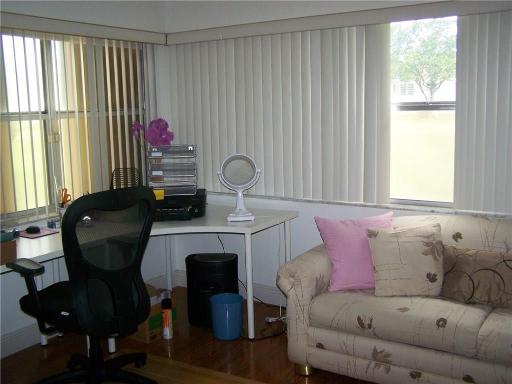 SUNRISE LAKES 3 - Residential