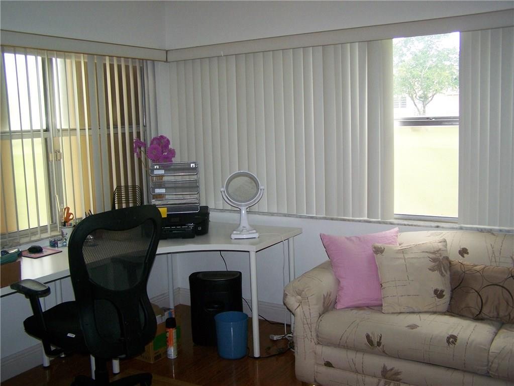 SUNRISE LAKES 3 - Residential