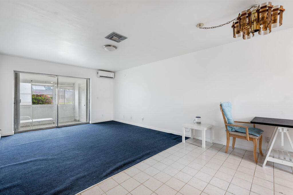 CRESTHAVEN VILLAS 28 CONDO - Residential