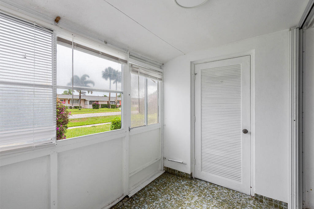 CRESTHAVEN VILLAS 28 CONDO - Residential