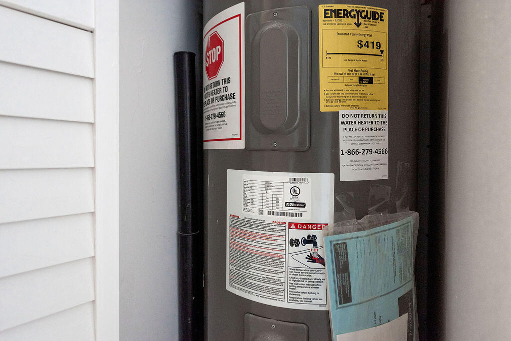 CRESTHAVEN VILLAS 28 CONDO - Residential