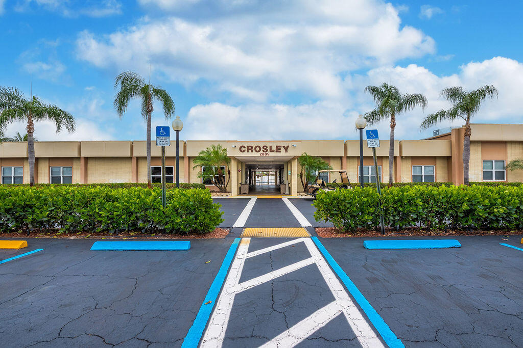 CRESTHAVEN VILLAS 28 CONDO - Residential