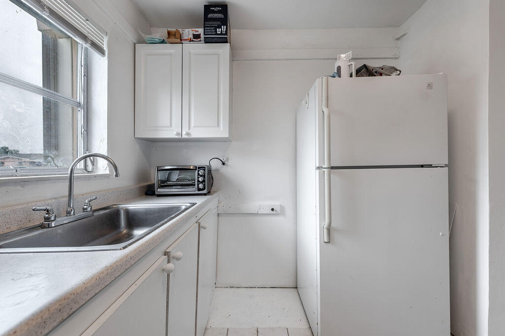 CRESTHAVEN VILLAS 28 CONDO - Residential