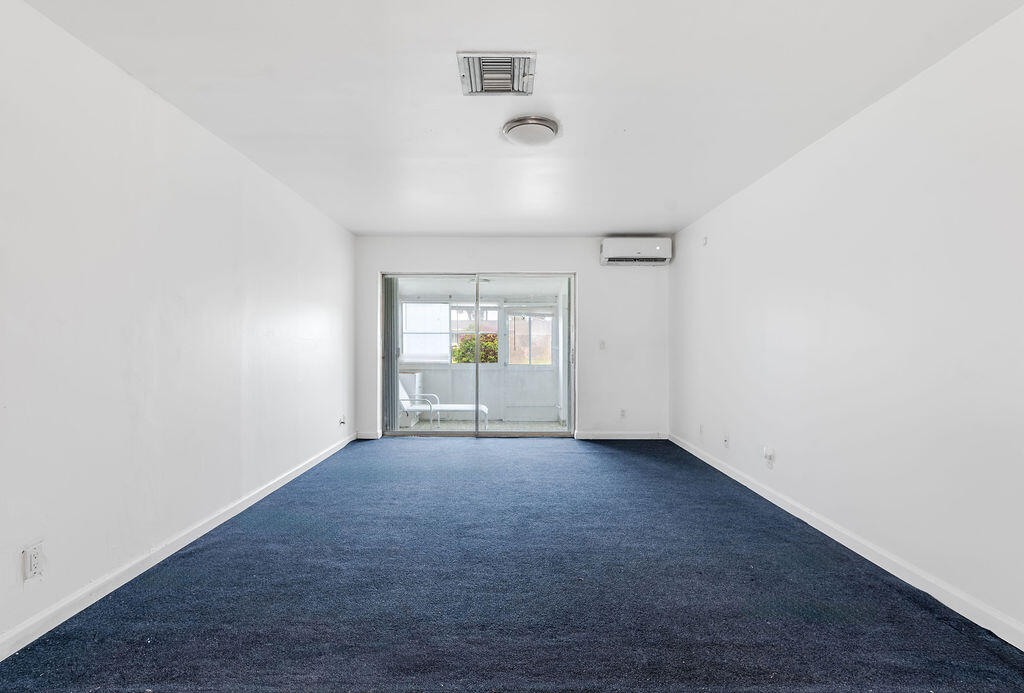 CRESTHAVEN VILLAS 28 CONDO - Residential