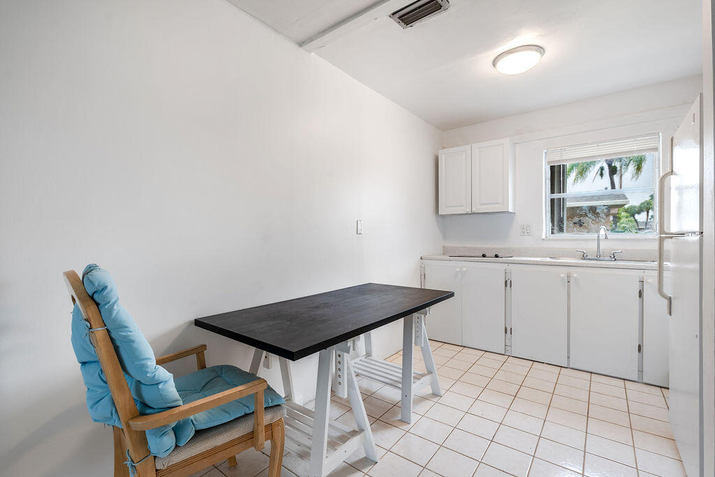 CRESTHAVEN VILLAS 28 CONDO - Residential