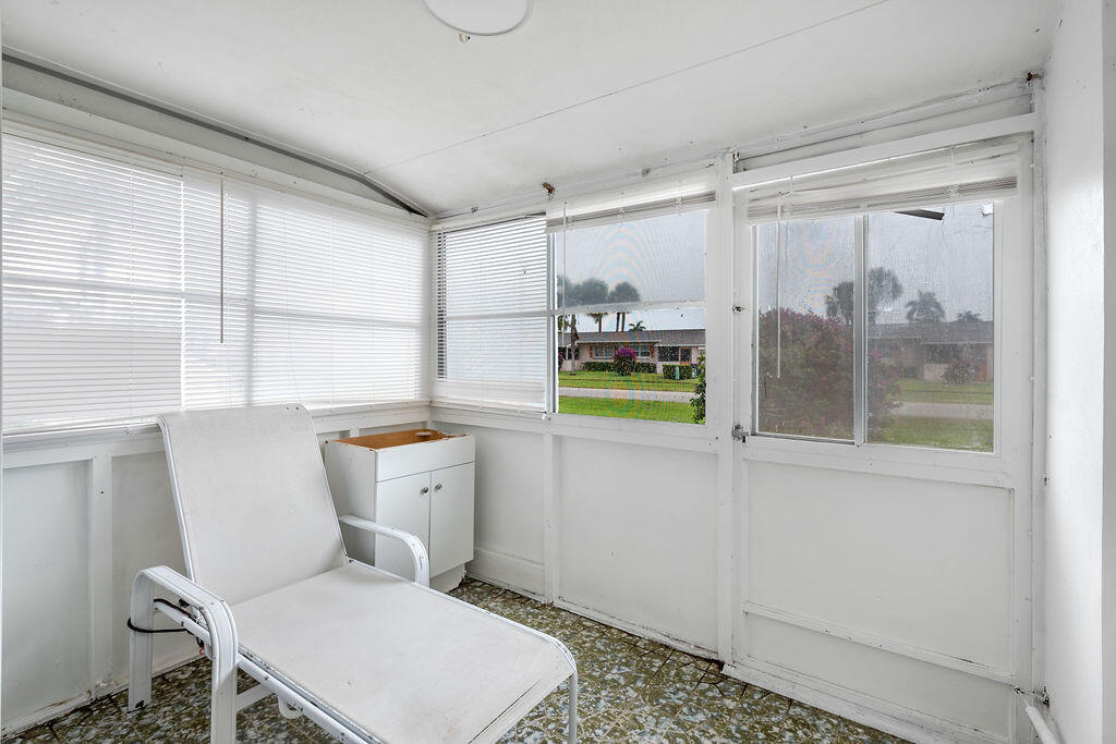 CRESTHAVEN VILLAS 28 CONDO - Residential