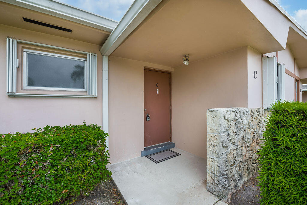 CRESTHAVEN VILLAS 28 CONDO - Residential