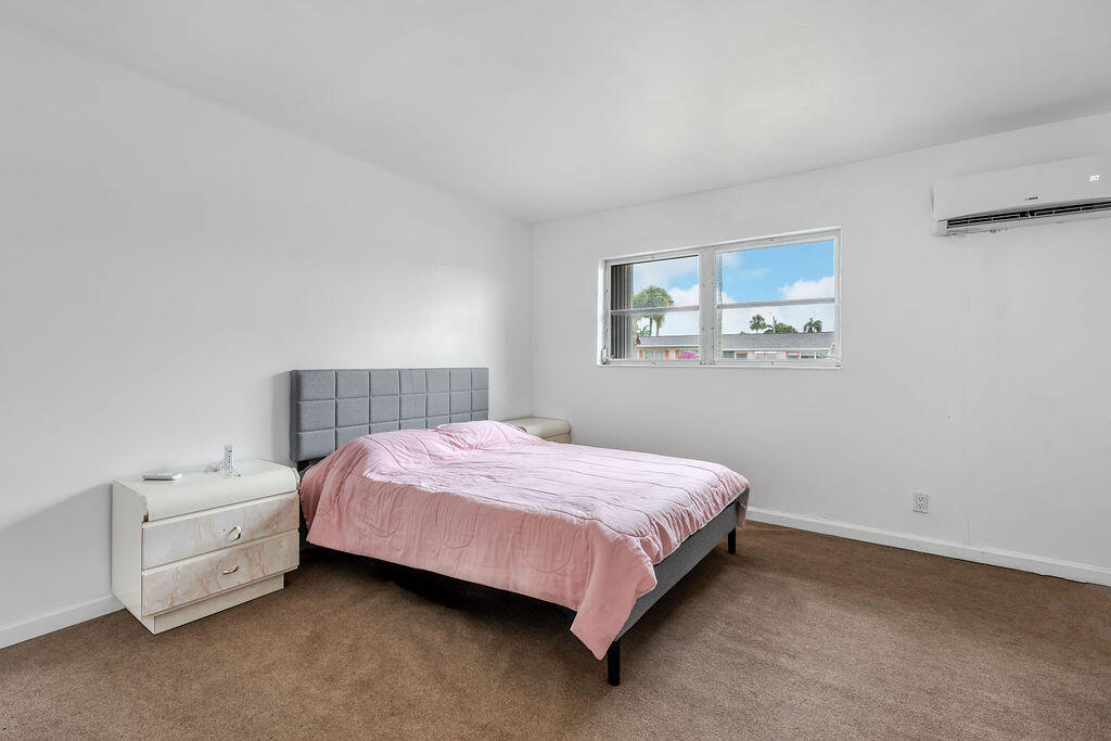 CRESTHAVEN VILLAS 28 CONDO - Residential