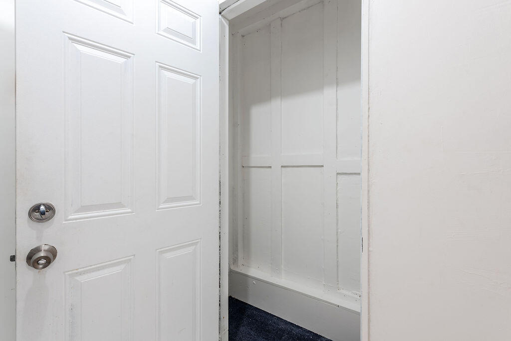 CRESTHAVEN VILLAS 28 CONDO - Residential