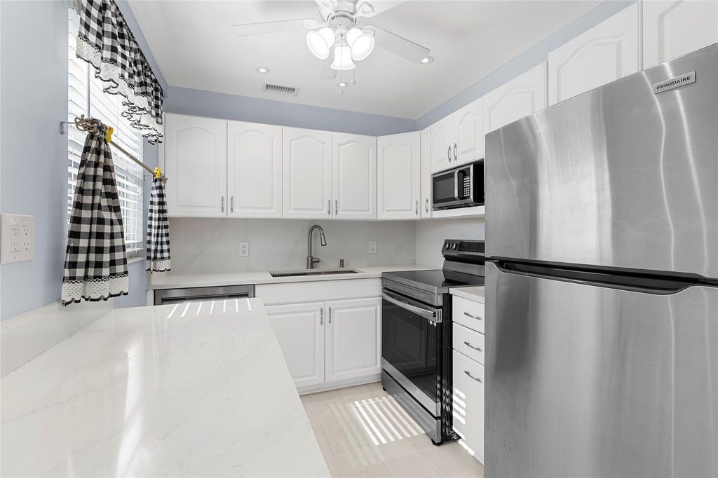 Photo of 64 Oakridge #64, Deerfield Beach, FL 33442 (MLS # F10539829)