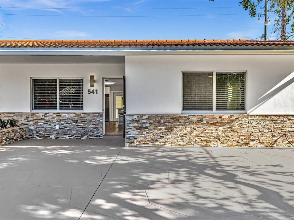 Photo of 541 NE 18th Street, Boca Raton, FL 33432 (MLS # B26018975)