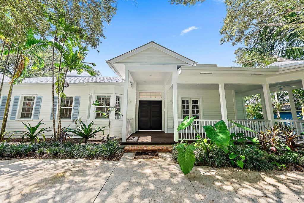 Photo of 11025 Monet Lane, Palm Beach Gardens, FL 33410 (MLS # R11026366)