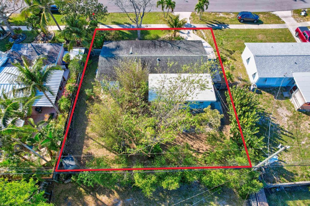 Photo of 709 Gumtree Road, North Palm Beach, FL 33408 (MLS # R10963585)
