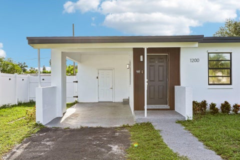 Tiny photo for 1200 NW 19TH Avenue, Fort Lauderdale, FL 33311 (MLS # B26053556)