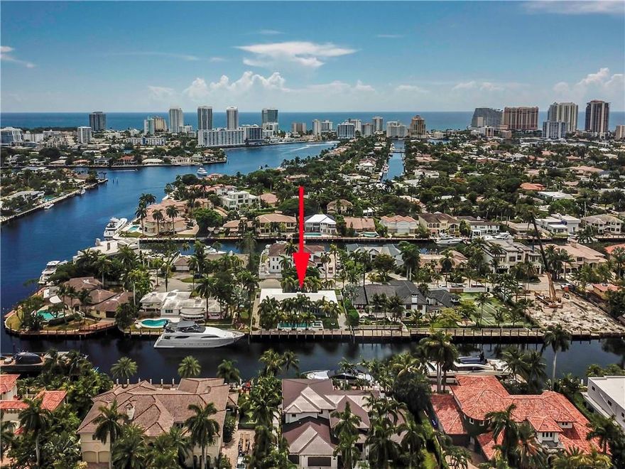 Great location, just two lots off the point to build your new house and you can keep up to a 90' yacht at your dock.Walking distance to the beach and downtown shops and restaurants. Deep canal is 120' wide.