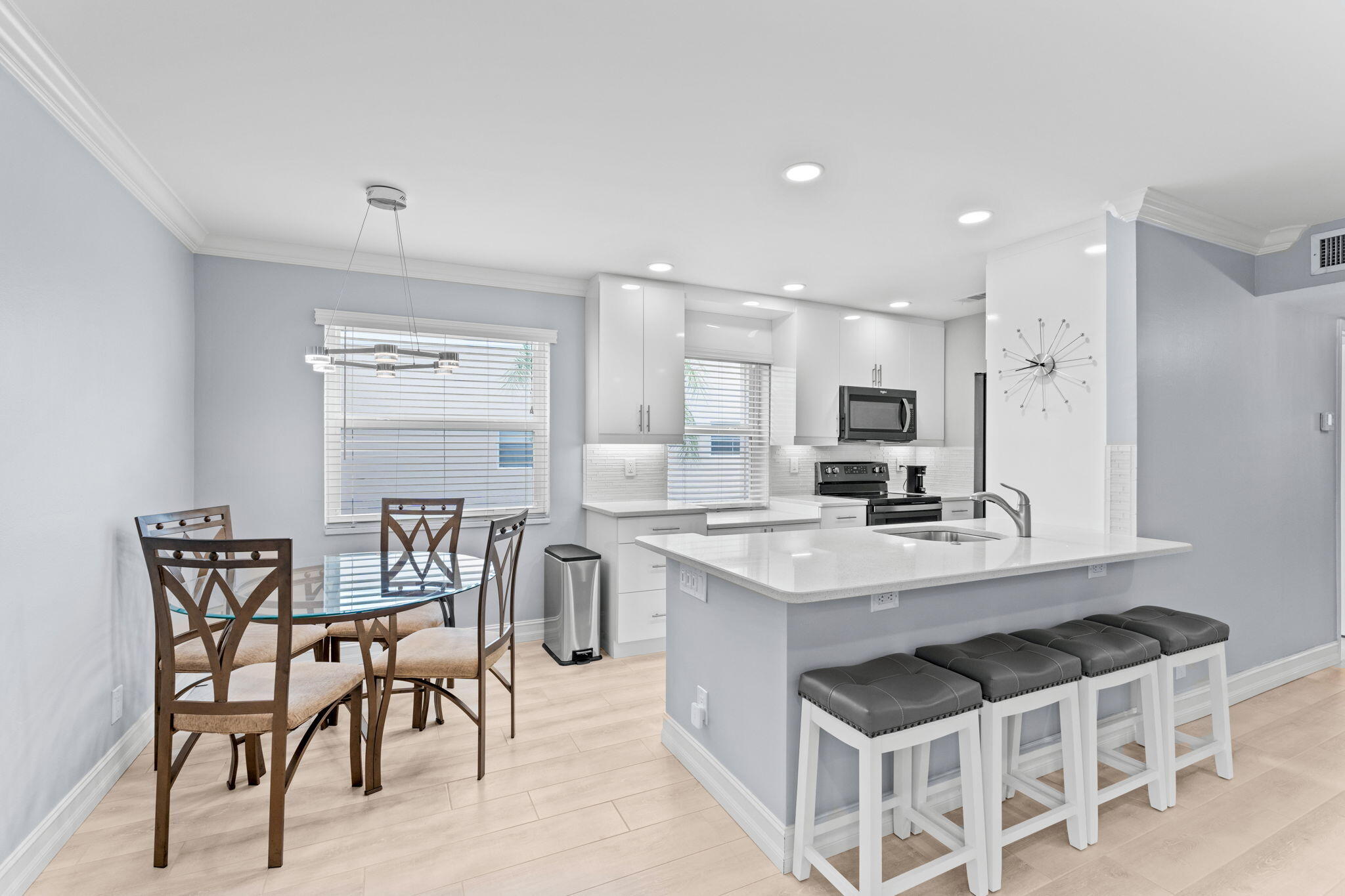 KINGS POINT CAPRI CONDOS - Residential