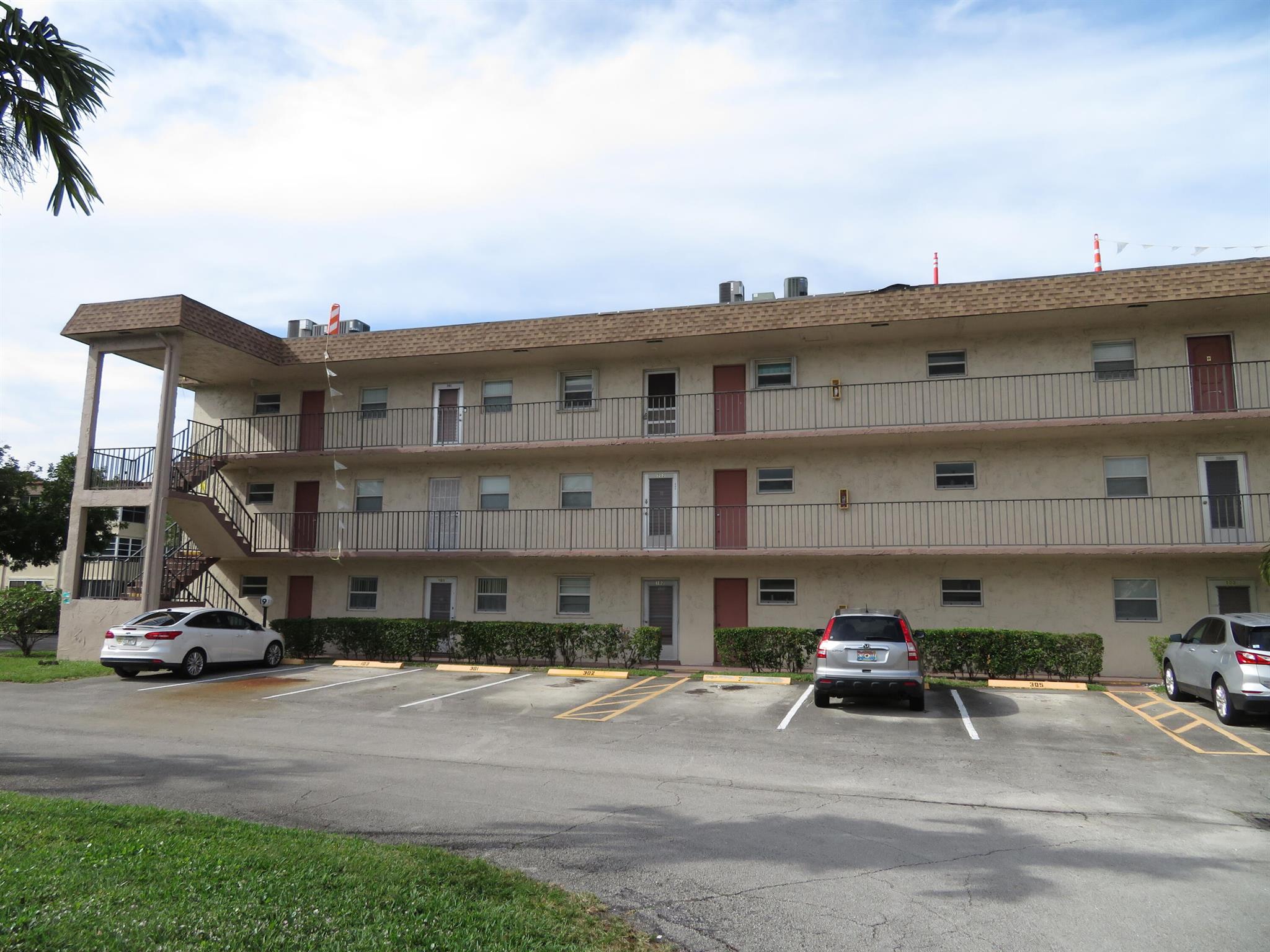 LAKESIDE VILLAGE CONDO 9 - Residential