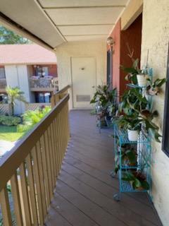 Beautifully kept and fully furnished 3 bedroom 2 bath 2nd floor apartment. Recently renovated and turnkey. Newer stainless-steel appliances. Vaulted ceilings and the skylight lets in the beautiful Florida sun. Relax in the screened-in patio watching the sun set or sit by the heated community pool. Perfect location for annual or seasonal living. Available annually for $2600, or seasonally for $4200 plus utilities. Central to everything. Closed to shops, restaurants, and the WEF. Room sizes are approximate.
