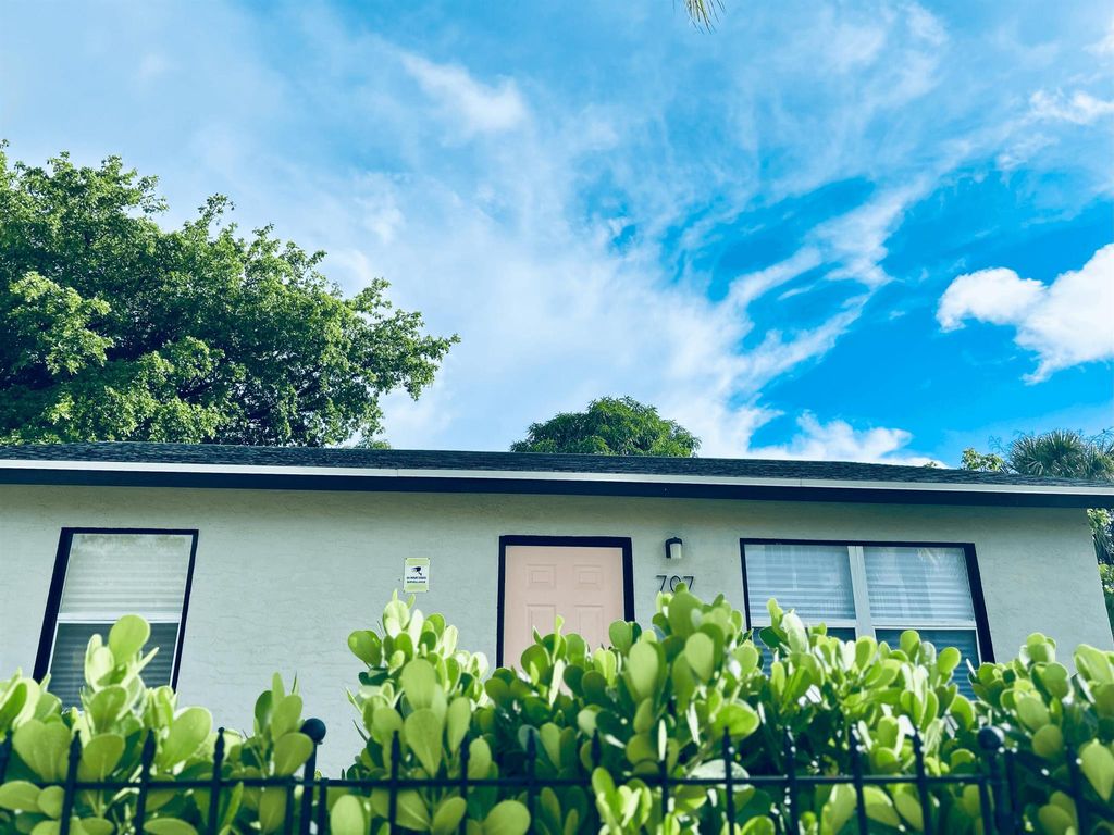 Photo of 707 2nd Avenue S, Lake Worth Beach, FL 33460 (MLS # R11123439)