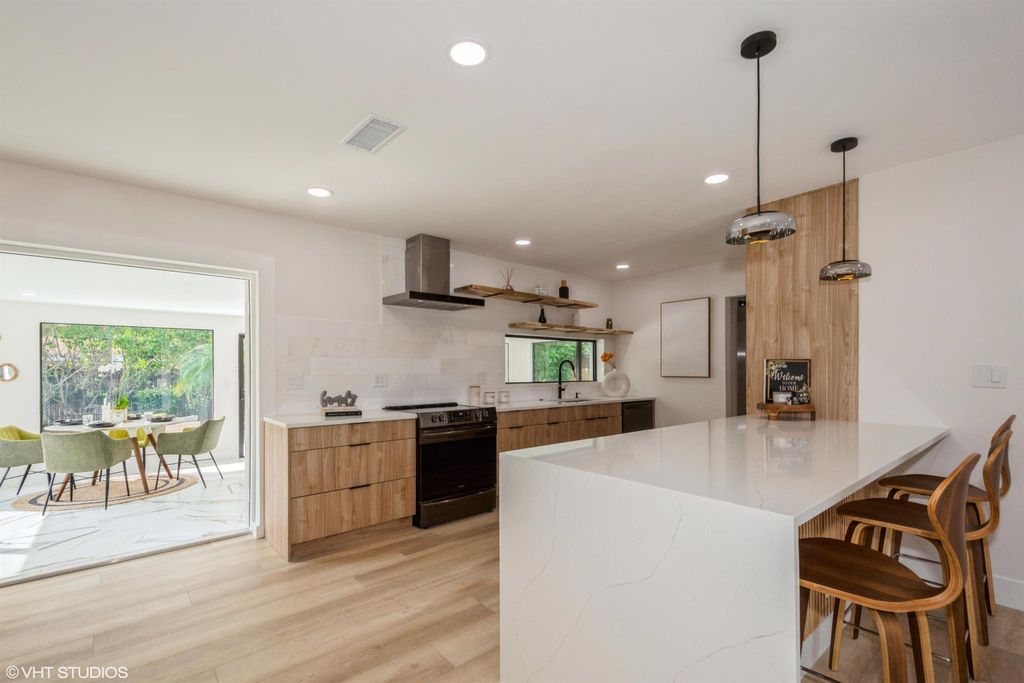 Photo of 300 NE 26th Ter, Boca Raton, FL 33431 (MLS # R11005922)