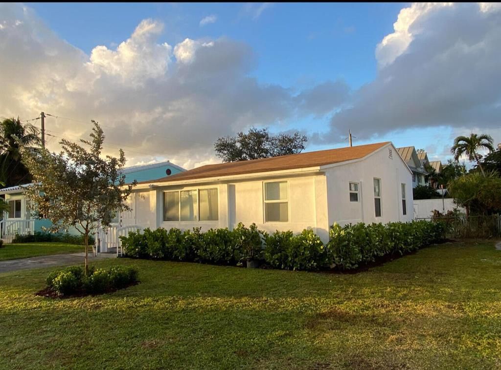 Photo of 615 SW 9th Street, Fort Lauderdale, FL 33315 (MLS # B26011694)