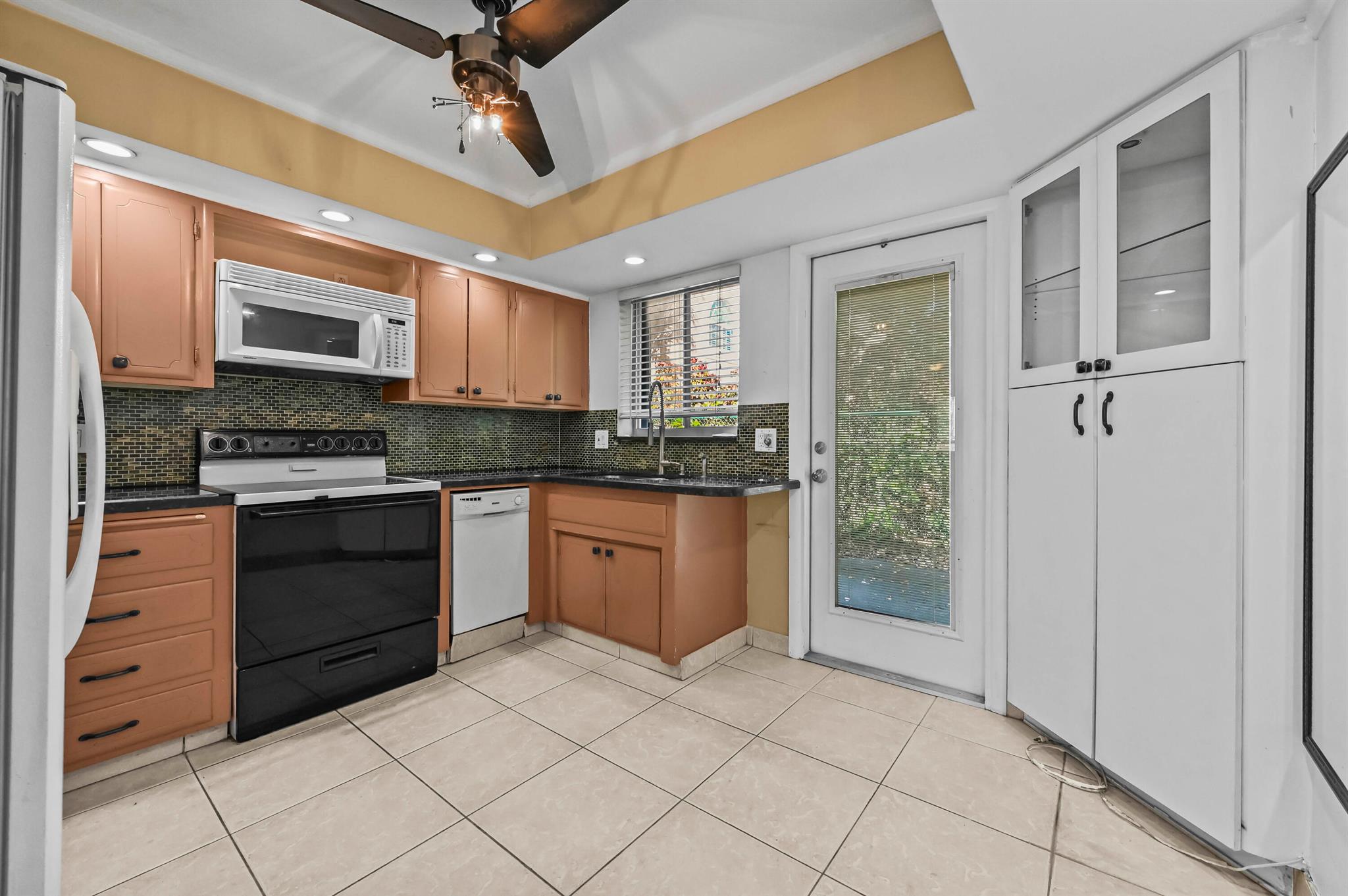 JADE BEACH WEST - Residential