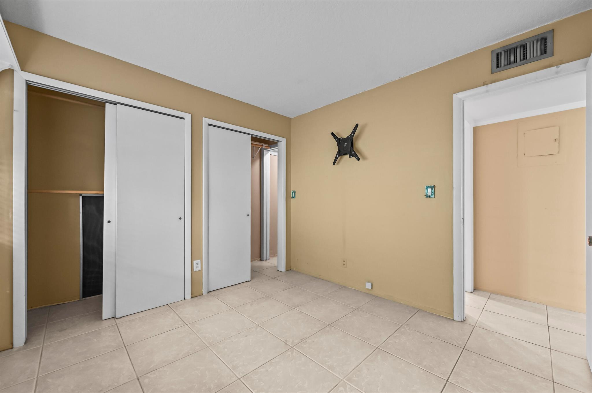 JADE BEACH WEST - Residential