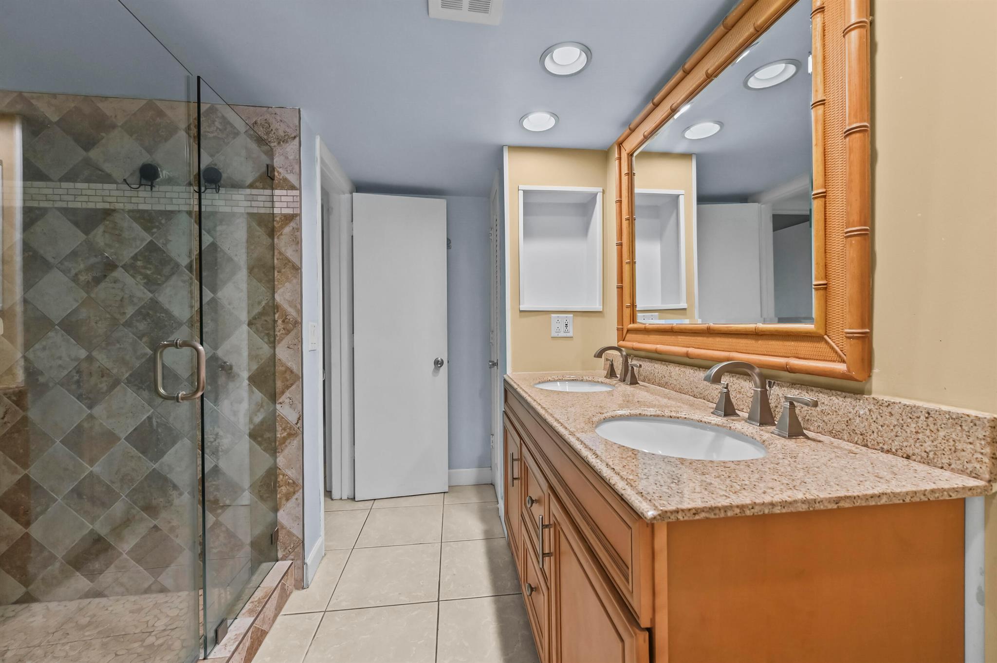 JADE BEACH WEST - Residential