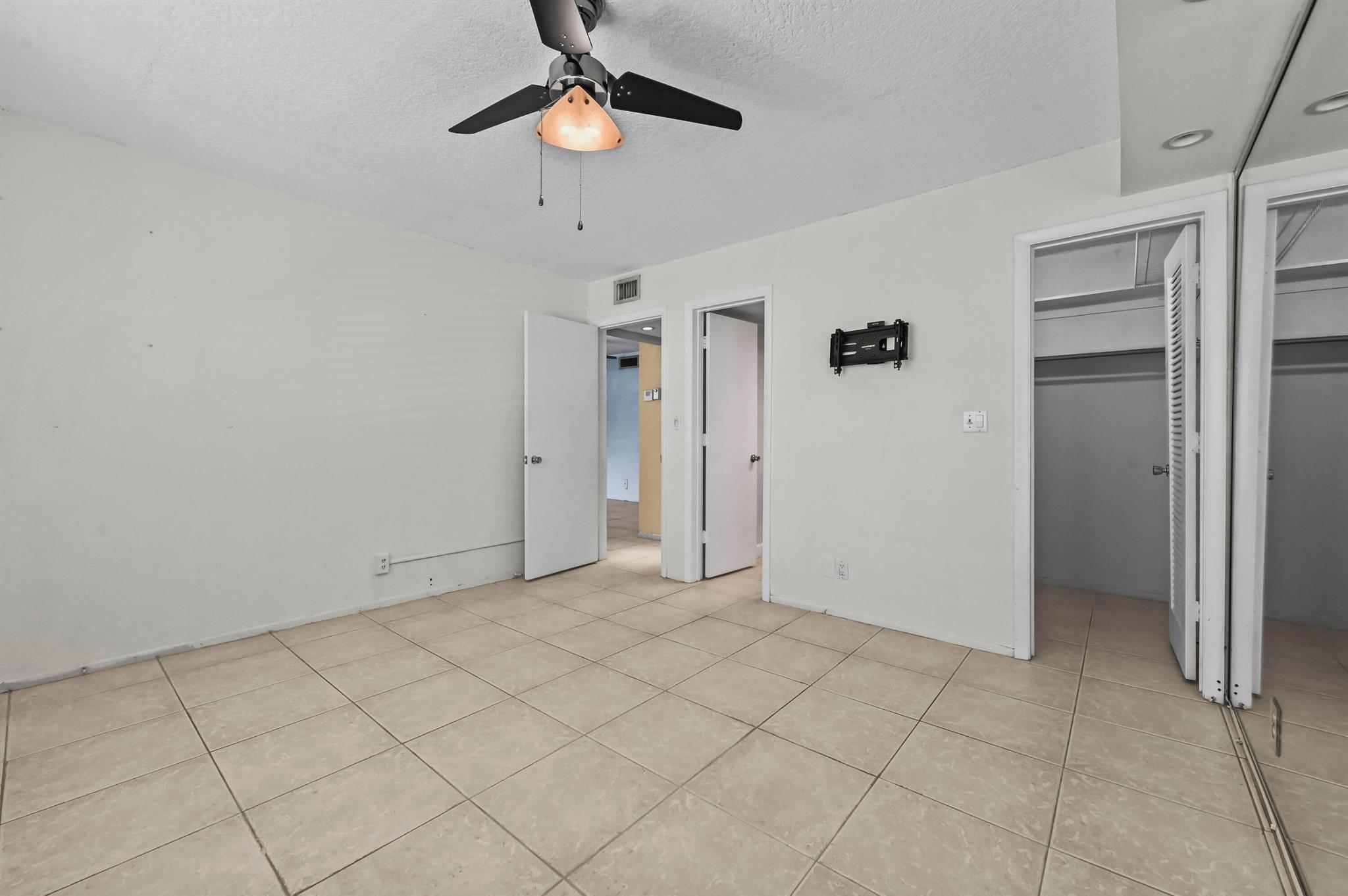 JADE BEACH WEST - Residential