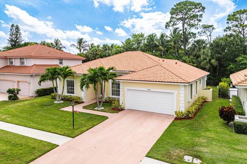 Photo of 9043 Cypress Hollow Drive, Palm Beach Gardens, FL 33418 (MLS # R11120037)