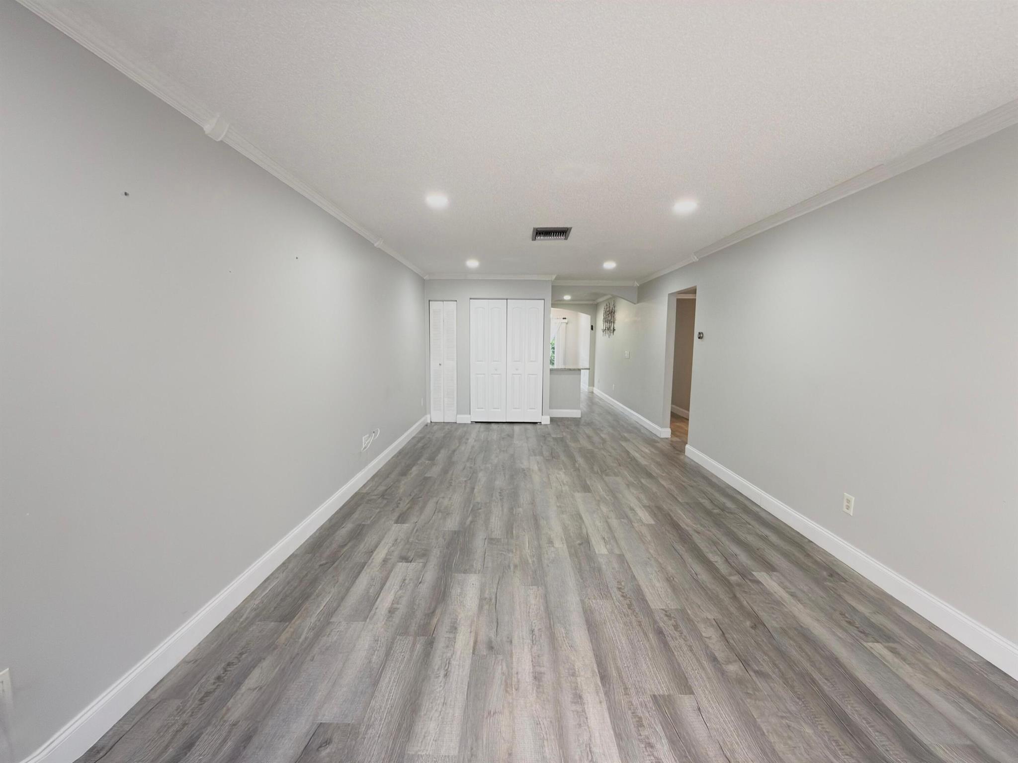 FOREST HILL VILLAS GARDEN - Residential Lease