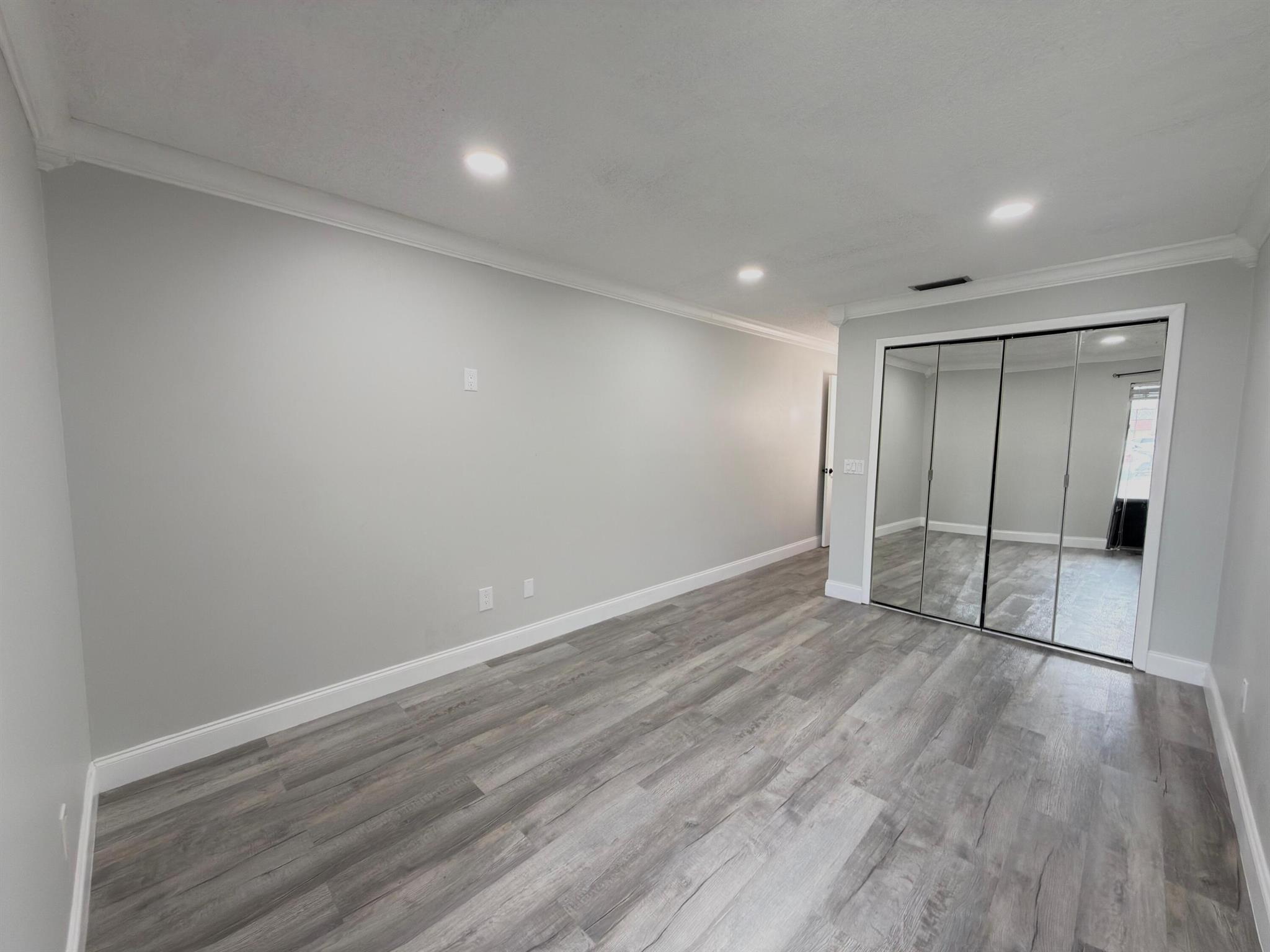 FOREST HILL VILLAS GARDEN - Residential Lease