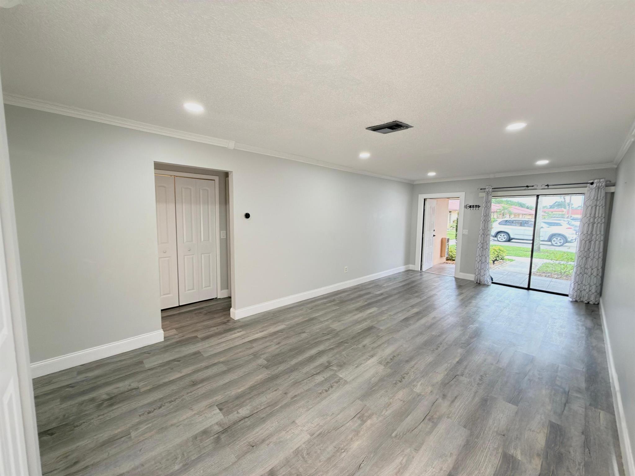 FOREST HILL VILLAS GARDEN - Residential Lease