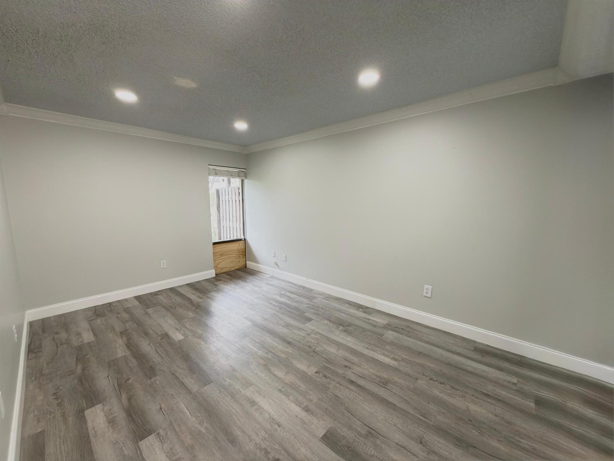 FOREST HILL VILLAS GARDEN - Residential Lease