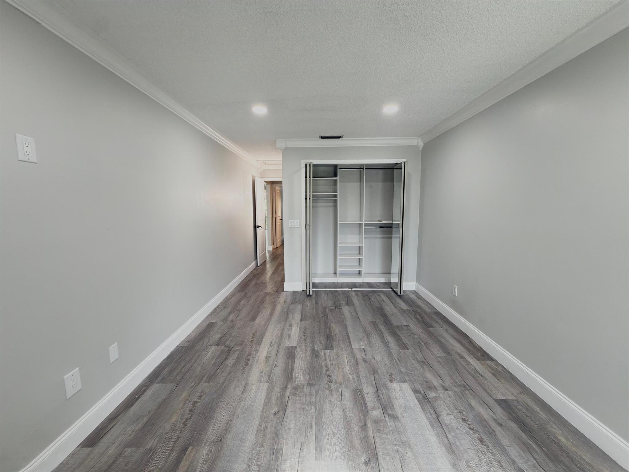 FOREST HILL VILLAS GARDEN - Residential Lease