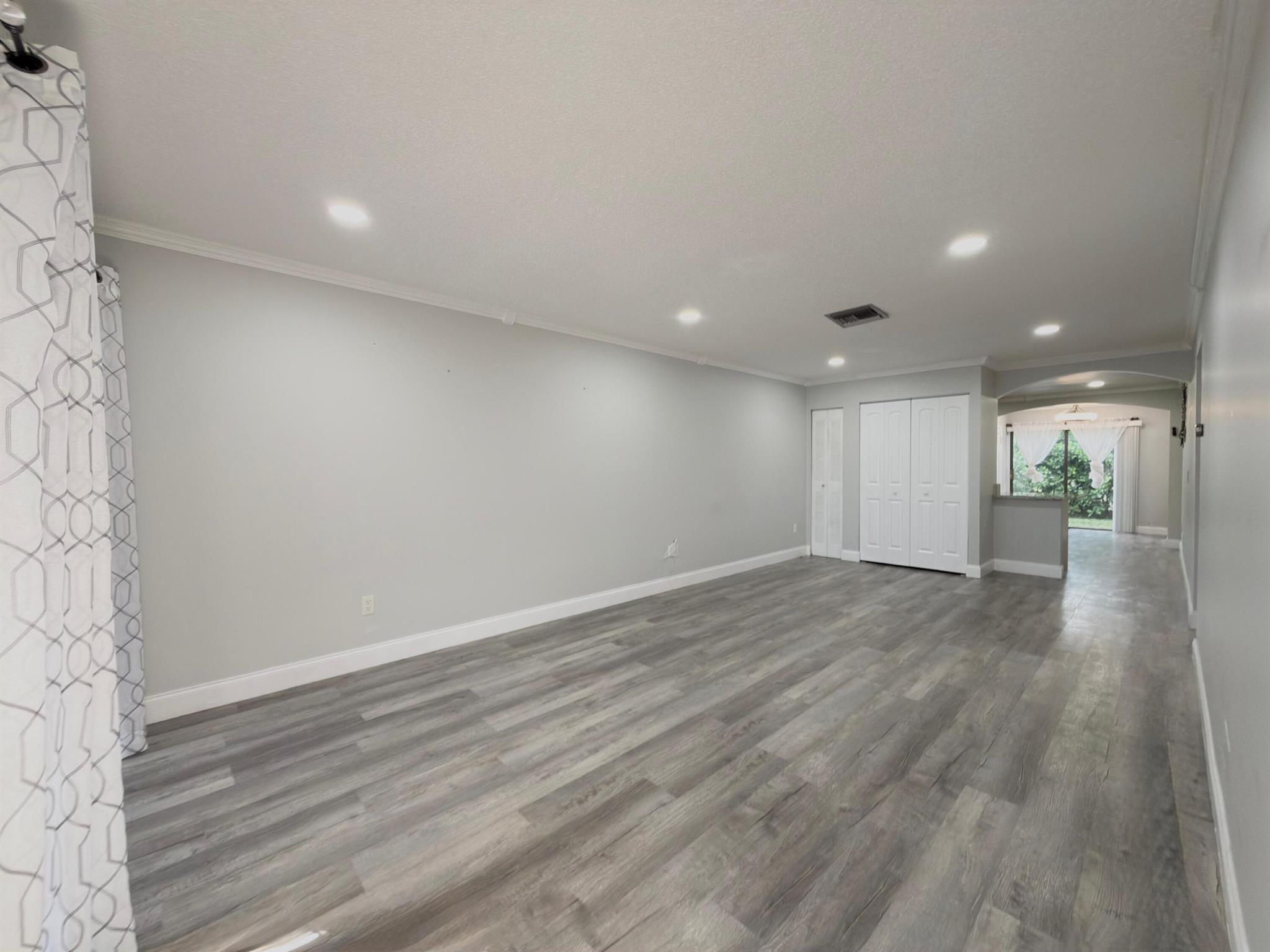 FOREST HILL VILLAS GARDEN - Residential Lease