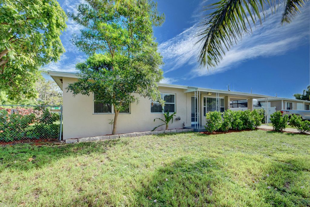 Photo of 1749 15th Avenue N, Lake Worth Beach, FL 33460 (MLS # R11124228)