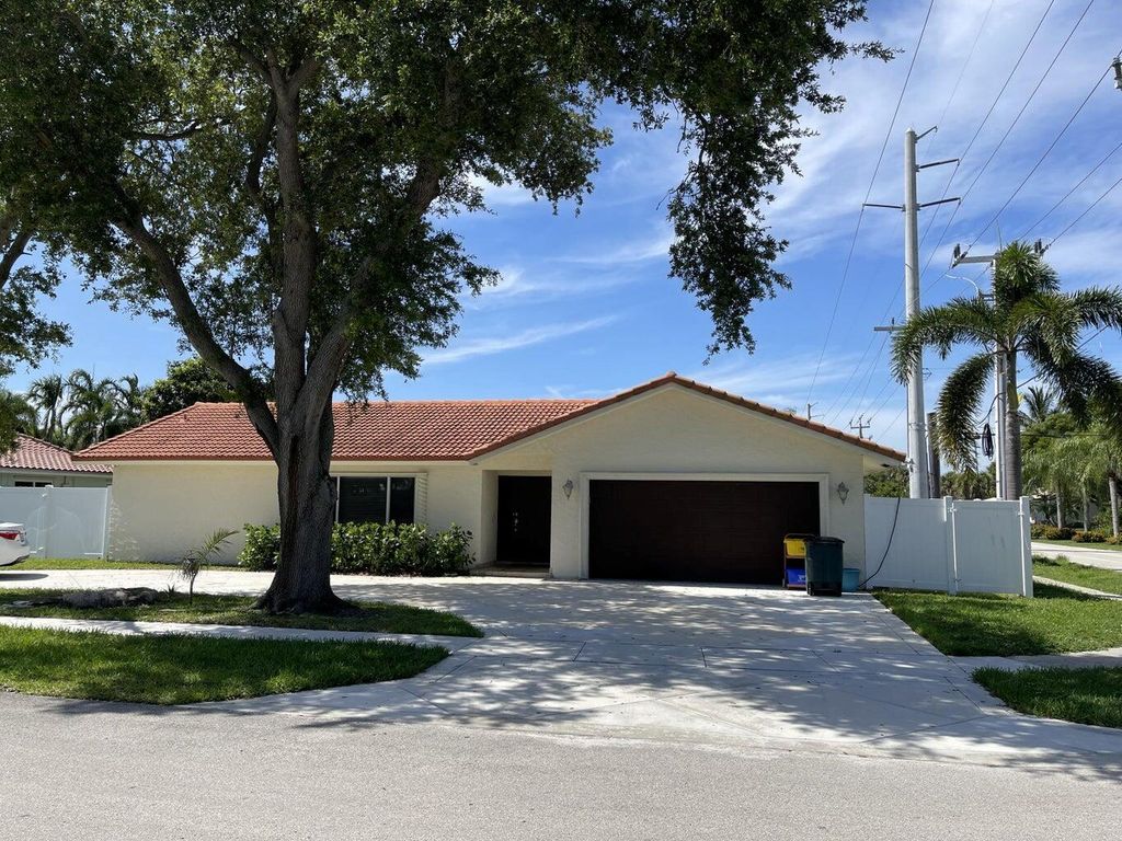 Photo of 898 SW 14th Drive, Boca Raton, FL 33486 (MLS # R11072088)