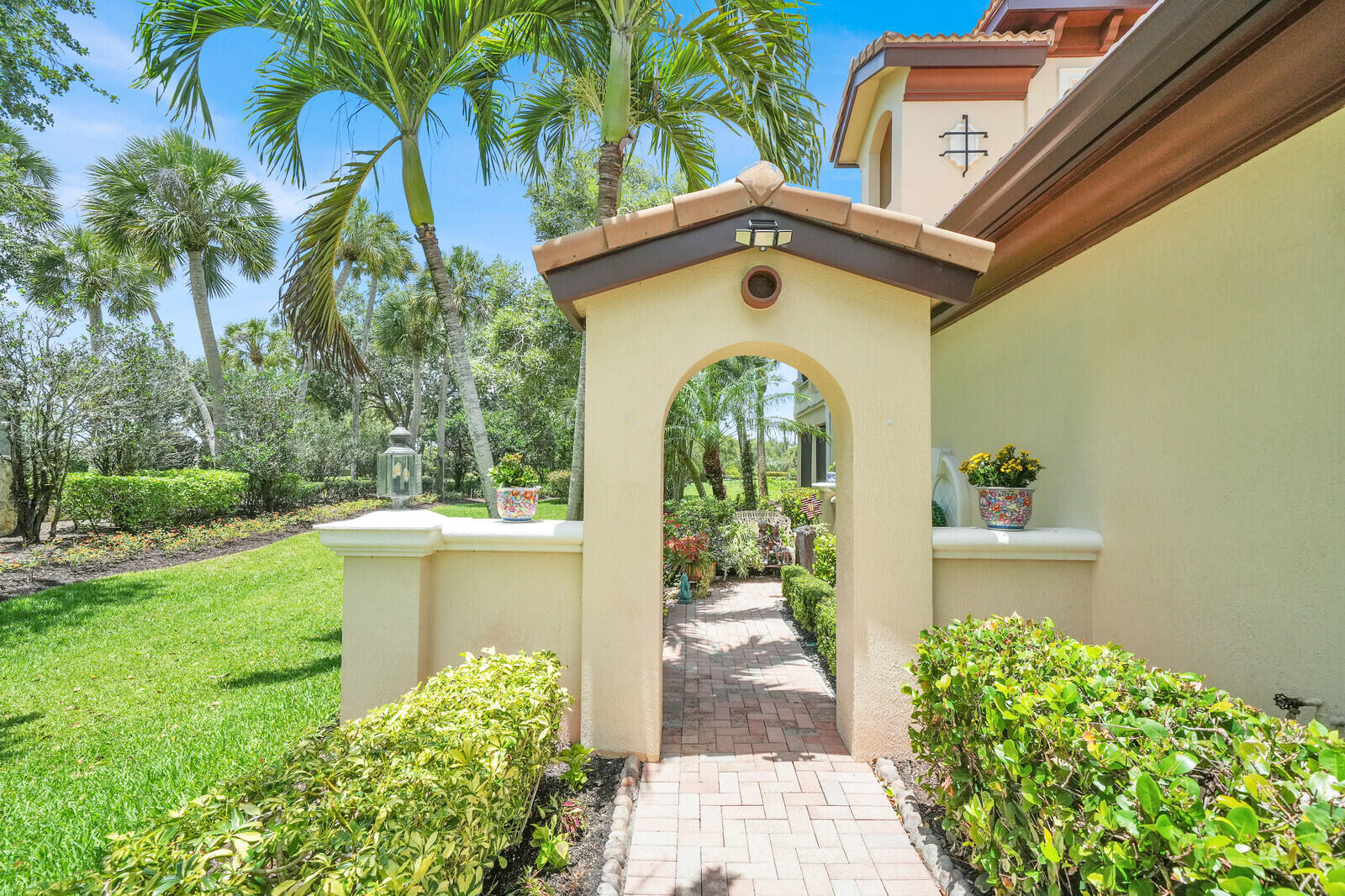 99 Tresana Boulevard 1