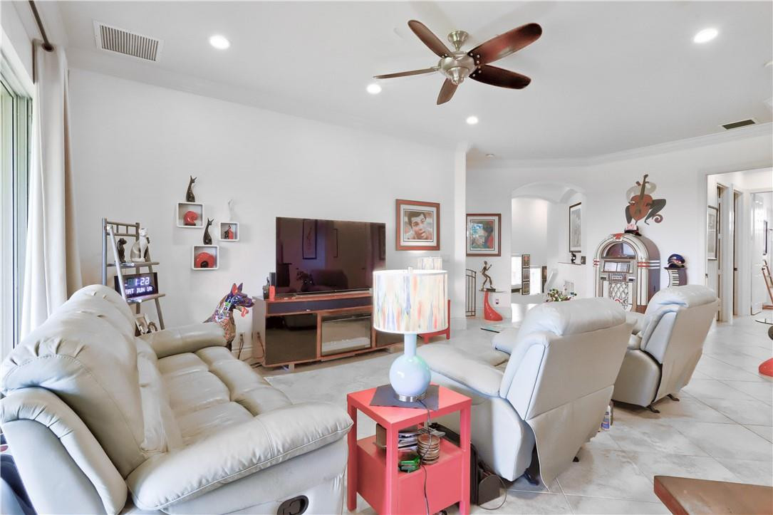 CYPRESS POINTE - Residential