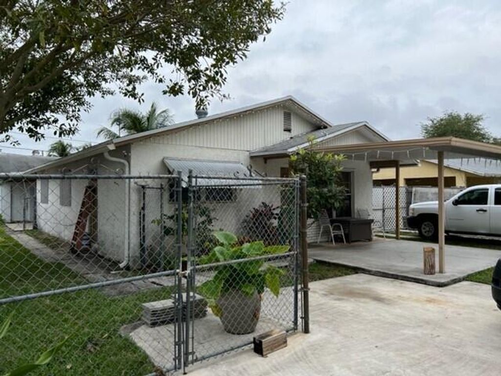 Photo of 3901 Edwards Avenue, Palm Springs, FL 33461 (MLS # R10784330)