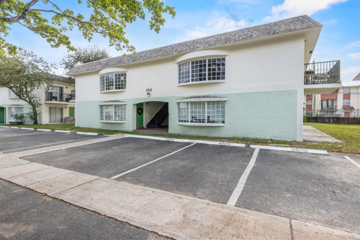 WINDERMERE CONDO NUMBER FOUR - Residential