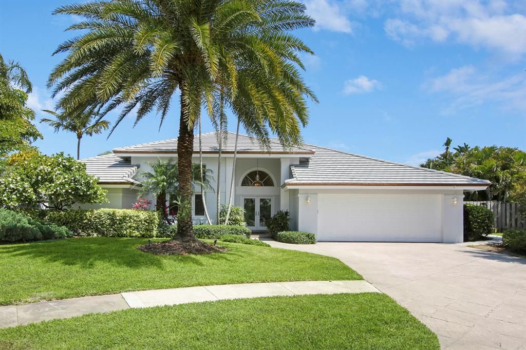 Photo of 120 Olympus Circle, Jupiter, FL 33477 (MLS # R10708323)